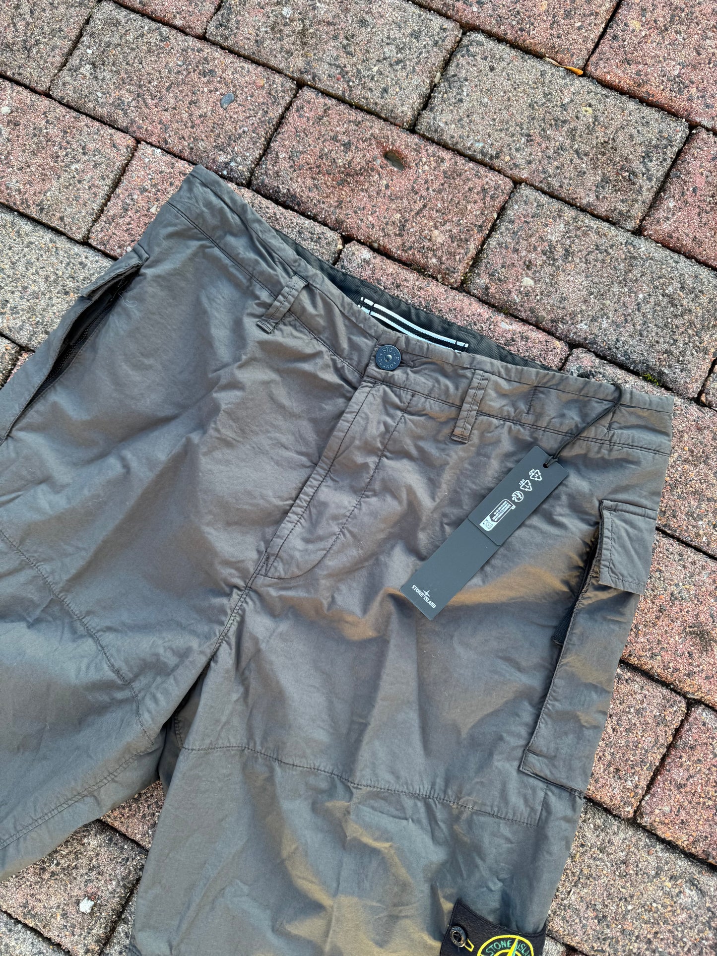 Stone Island Cargo Shorts - W32