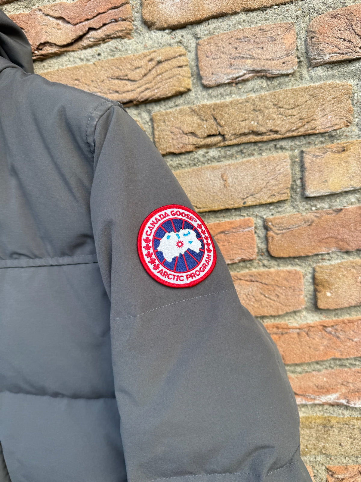 Canada Goose MacMillan Parka - L