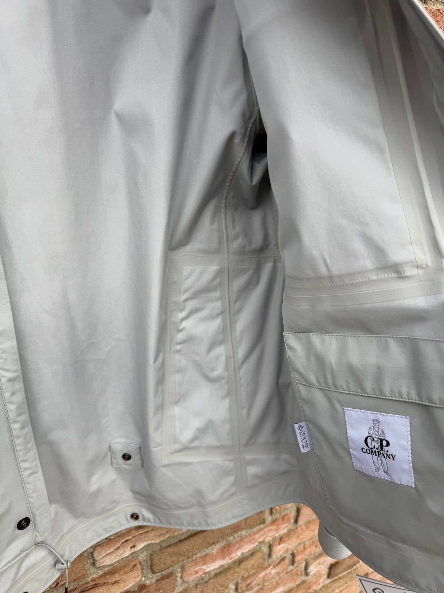 C.P. Company Metropolis Goretex Infinium Jacket - L