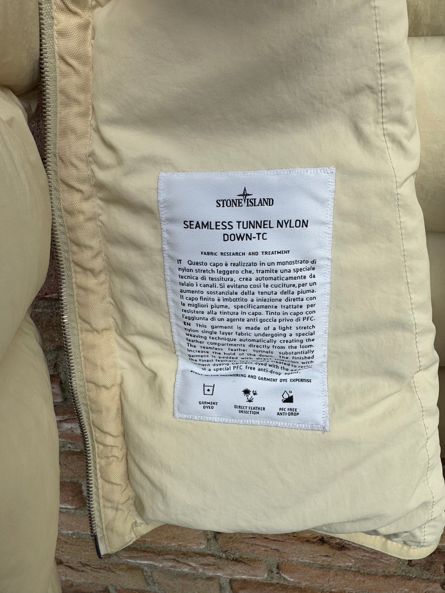 Stone Island Seamless Tunnel Nylon Down-TC Jacket - L