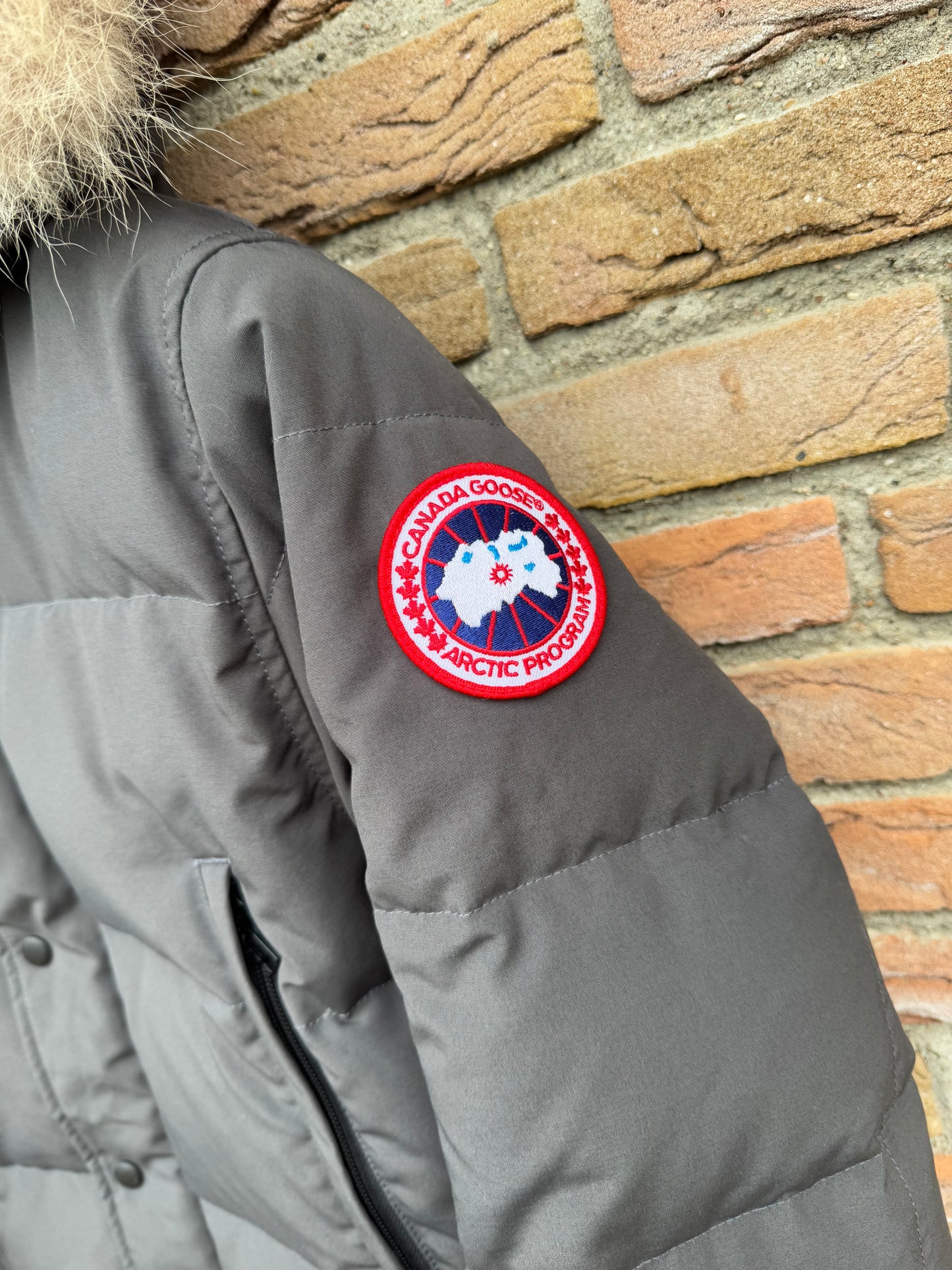 Canada Goose Wyndham Parka - M