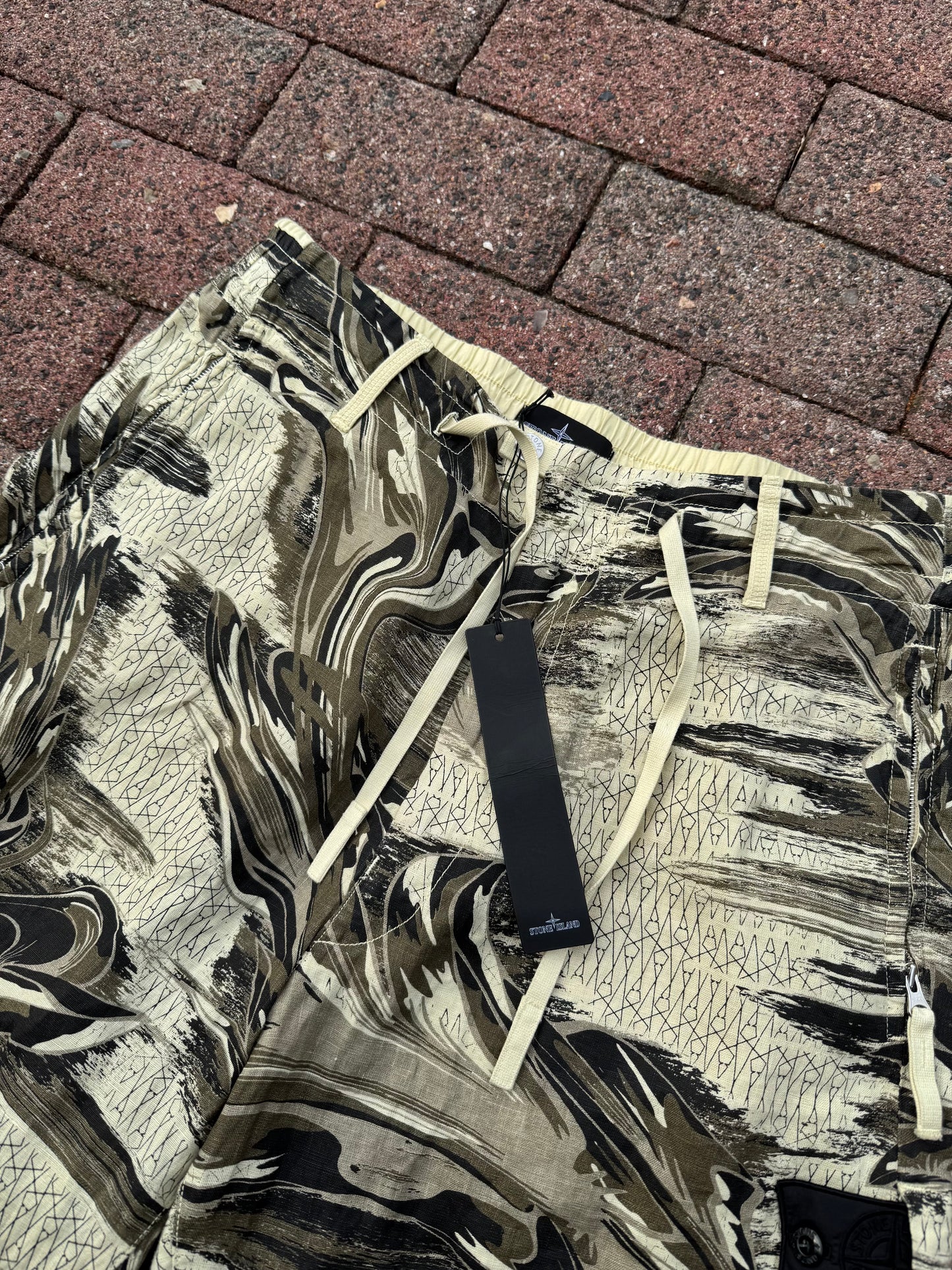 Stone Island Shadow Project Guayabera Shorts - 48