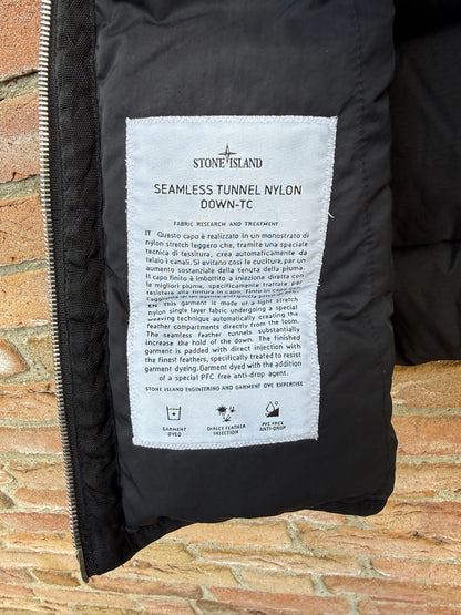 Stone Island Seamless Tunnel Nylon Down-TC Gilet - M